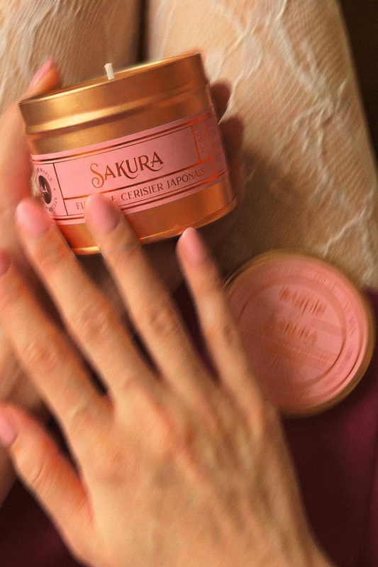 Bougie SAKURA en situation — Atelier Maple