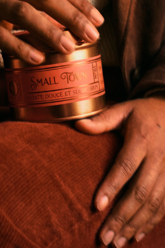 Bougie SMALL TOWN en situation — Atelier Maple